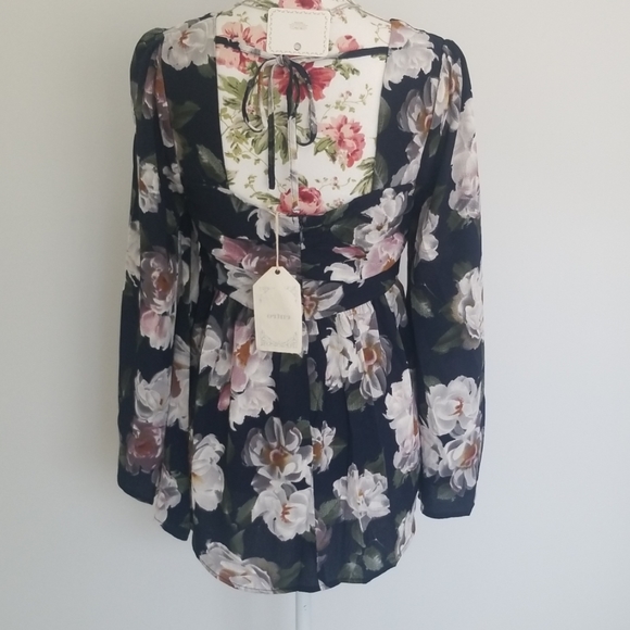 🎉Last 1🎉Floral Navy TopWith Tie Back - Picture 4 of 8